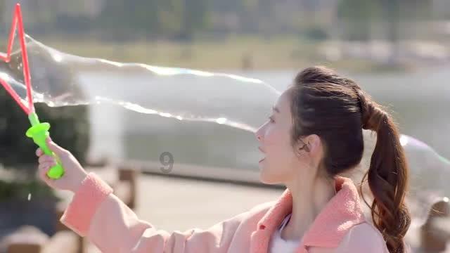探索有一张宽40厘米的长方形纸,从中裁下最大的正方形,剩下的面积是520平方厘米。原来长方形纸的周长是?知识星球,解锁无限知识之门!